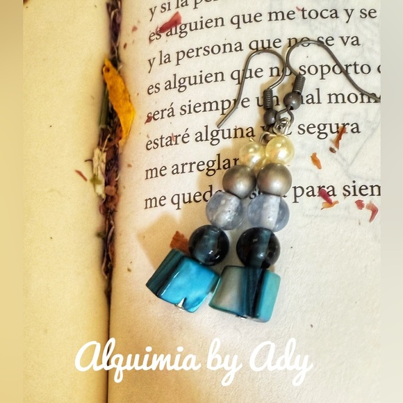 Colorful beaded dangle earrings - Picture 1 of 1